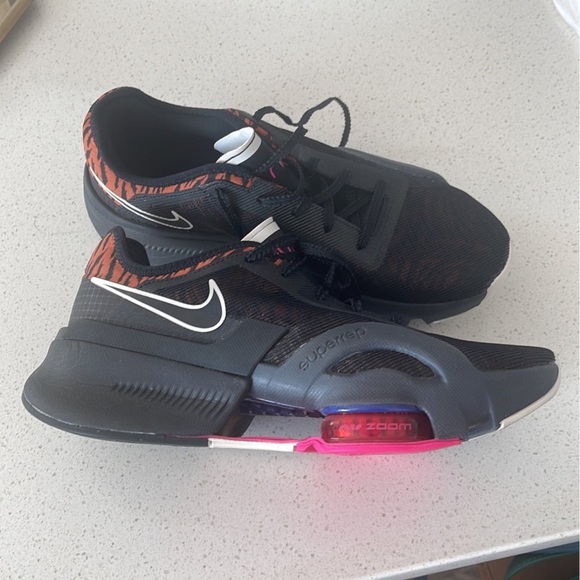 Nike Women’s Athletic Shoes - Picture 4 of 4